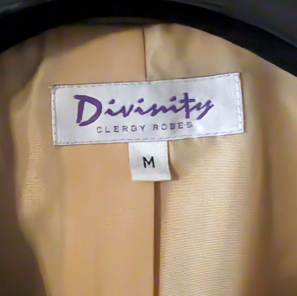 Divinity Clergy Robe - Picture 2 of 10